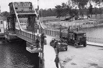 Phát xít Đức mất cây cầu chiến lược vì tướng say rượu