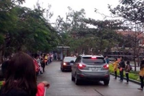 Bắt học sinh đứng dưới trời lạnh cắt da đón thứ trưởng