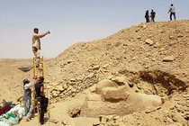 Cực nóng: Soi tượng nhân sư đầu cừu dị hình nhất Ai Cập