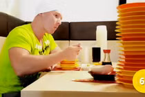 Ăn cả trăm đĩa sushi một lần, vận động viên Đức bị nhà hàng "cấm cửa"