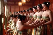 Rùng mình chuyện kiểm tra trinh tiết mỹ nữ chốn hậu cung