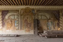 Ngỡ ngàng bên trong dinh thự xa hoa bỏ hoang ở châu Âu