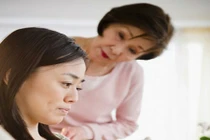 Sững sờ bà mẹ chồng thấy con trai sắp chết cũng không cứu