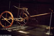 Cận cảnh cỗ xe ngựa dát vàng của pharaoh Tutankhamun 