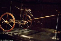Cận cảnh cỗ xe ngựa dát vàng của pharaoh Tutankhamun 