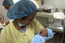 Đón mừng những em bé chào đời đúng 0h 1/1/2016