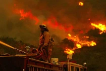 Phía sau việc chữa cháy tại nhà riêng cựu Tổng thống Bill Clinton