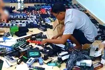 Bán vũ khí thô sơ trên mạng gần 3 năm mới "xộ khám"