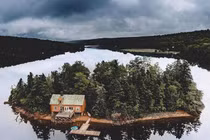 10 ngôi nhà bị cô lập hoàn toàn, quay lưng với cả thể giới