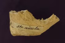 Tìm thấy mảnh xương nghi của "ông già Noel"