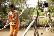 Cầu khỉ lọt top những cây cầu đáng sợ nhất thế giới