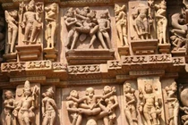 "Đỏ mặt" những bức tượng hoan lạc trong đền cổ Ấn Độ 