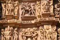 "Đỏ mặt" những bức tượng hoan lạc trong đền cổ Ấn Độ 