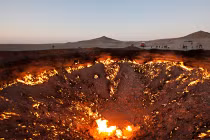 Bí ẩn “cổng địa ngục” rực cháy giữa sa mạc