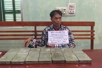 Lạng Sơn: Bắt đối tượng vận chuyển 14 bánh Heroin