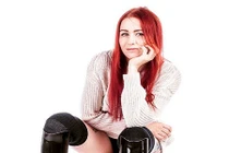 Cô gái mất hai chân vẫn sải bước trên sàn catwalk