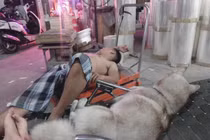 Vợ bóc phốt chồng và 'con trai riêng' quá thân thiết bỏ rơi mình