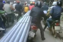 Độc lạ “siêu xế” chở hàng Việt Nam trên báo Italy