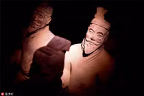 Quá choáng dấu vết người khổng lồ ở mộ Tần Thủy Hoàng