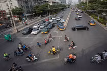 Cấm xe máy vào trung tâm thành phố: Kinh nghiệm “xương máu” ở xứ người 