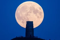 Siêu trăng thế kỷ có khiến con người phát điên?