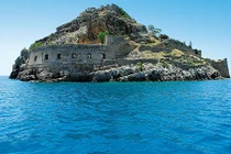 Bí mật rùng rợn ở "hòn đảo hủi" nổi tiếng Hy Lạp 