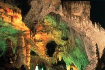 5 hang động gây sửng sốt nhất thế giới