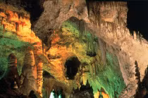 5 hang động gây sửng sốt nhất thế giới