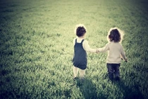 Cầu hôn bạn gái từ thời mẫu giáo giữa trời mưa và cái kết ngọt 