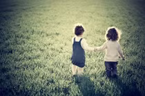 Cầu hôn bạn gái từ thời mẫu giáo giữa trời mưa và cái kết ngọt 