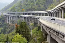 Nhà giàu Trung Quốc cho con du học từ thuở lên ba