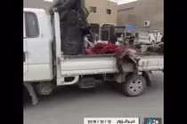 Khủng bố IS táo tợn diễu hành bêu xác phiến quân Syria đối địch