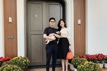 Tan chảy vẻ đáng yêu bụ bẫm của con trai á hậu Tú Anh 