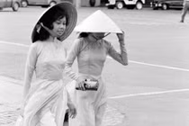 Chùm ảnh thiếu nữ Sài Gòn diện áo dài dạo phố năm 1961 