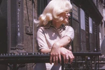 Ảnh chưa từng công bố về Marilyn Monroe khi mang thai 