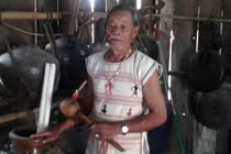 Già làng K’Ho gìn giữ báu vật trăm tuổi