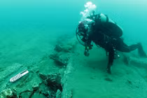 Cận cảnh xác tàu đắm chất đầy bảo kiếm 