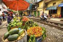 Báo Anh kinh ngạc trước "xóm đường tàu" Việt Nam