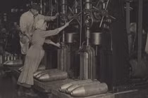 Bên trong nhà máy sản xuất vũ khí hồi CTTG 1