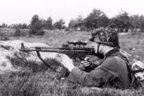 Xạ thủ nguy hiểm nào của Đức quốc xã khiến Hitler tự hào? 