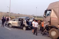 Kiến nghị cho tài xế container tông xe Innova đi lùi được tại ngoại