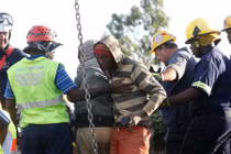 Nghẹt thở giải cứu công nhân trong các tai nạn hầm mỏ 