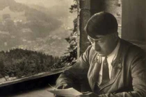 Lật tẩy mánh khóe trốn thuế thu nhập của Hitler 