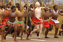 Đời sống xa hoa và chuyện tuyển vợ độc dị của quốc vương Swaziland