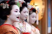 Giải mã tập tục nhuộm răng đen của người Nhật Bản 