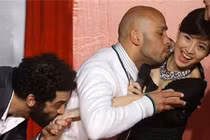 Loạt mỹ nhân ngượng chín mặt vì các quý ông quá bạo