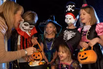 Giải mã phong tục “cho kẹo hay bị ghẹo” trong lễ hội Halloween 