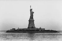 Loạt ảnh hiếm tượng Nữ thần Tự Do trước khi đến Mỹ