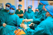 Lương 5-6 triệu, bác sĩ đủ thanh cao để không nhận phong bì?