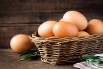 Chàng trai nguy kịch vì nhét 15 quả trứng vào hậu môn